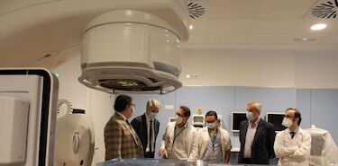Imagen noticia ug}|orador...
