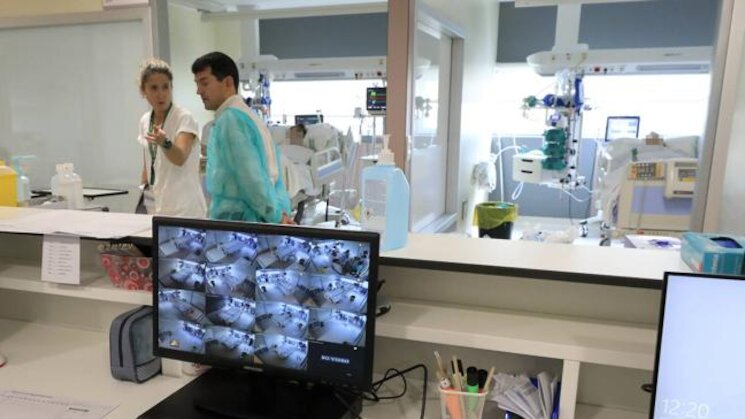 La UCI del hospital universitario funciona desde el pasado lunes con cuidados para pacientes con patologas mdicas  LORENZO CORDERO