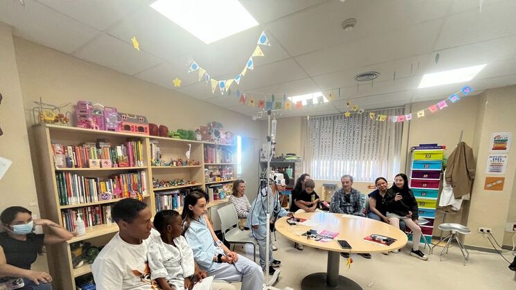 Visita de la Fundacin ABRACADABRA para realizar taller de magia y espectculo