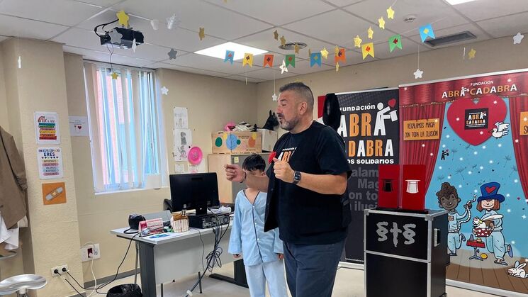 Visita de la Fundacin ABRACADABRA para realizar taller de magia y espectculo