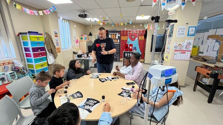 Visita de la Fundacin ABRACADABRA para realizar taller de magia y espectculo