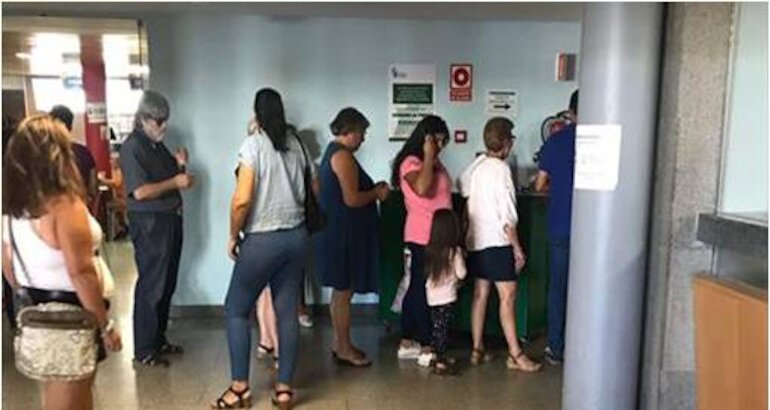 El hospital limita a tres horas las visitas a los pacientes para garantizar la asistencia
