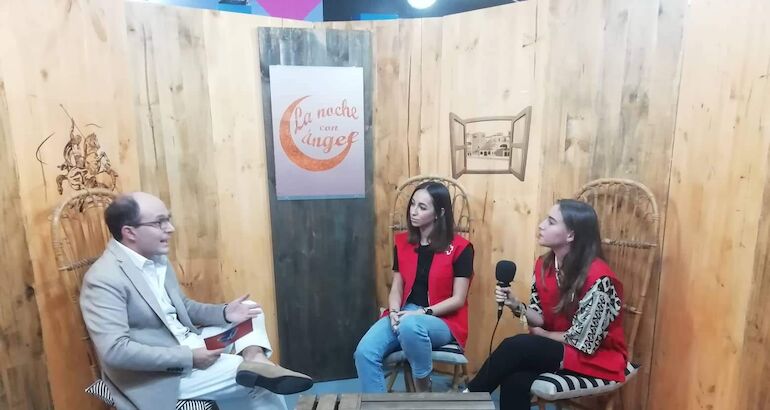 El Ciberaula Hospitalaria y los voluntarios de Cruz Roja Juventud en Sentir Caceres TV