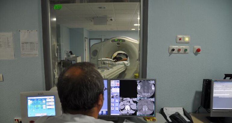 Amancio Ortega dona 13 millones para renovar equipos oncolgicos en Extremadura