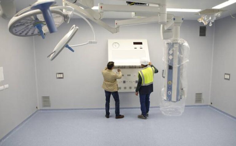 Concluye el equipamiento de los 16 quirfanos del nuevo hospital de Cceres