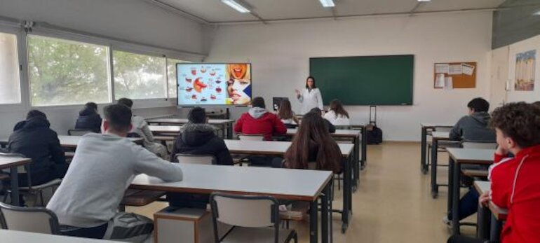 La Unidad de Salud Bucodental de Navas del Madroo participa en la Semana de la Salud del IESO Alcontar