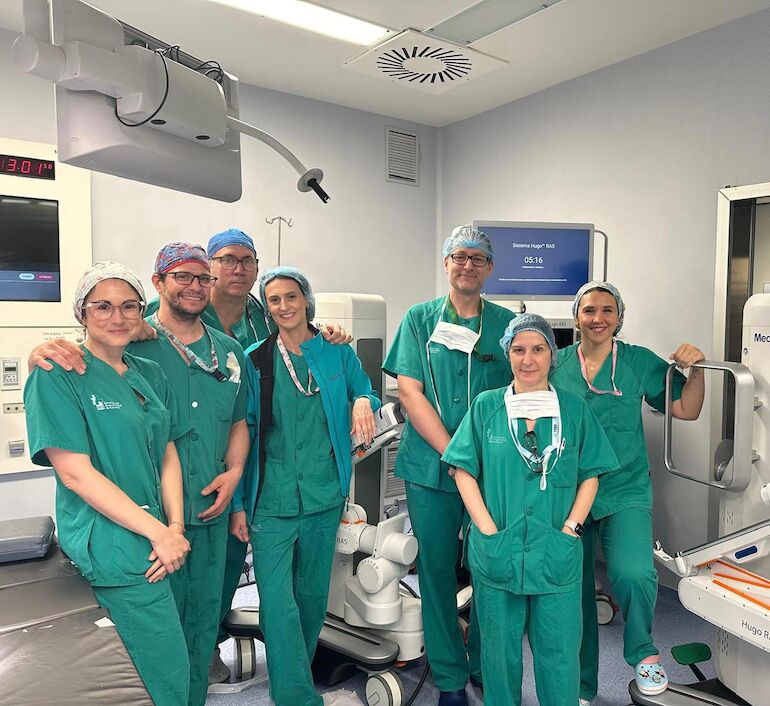 El Hospital Universitario de Cceres realiza con xito la primera ciruga de extirpacin de rin con robot quirrgico de Extremadura